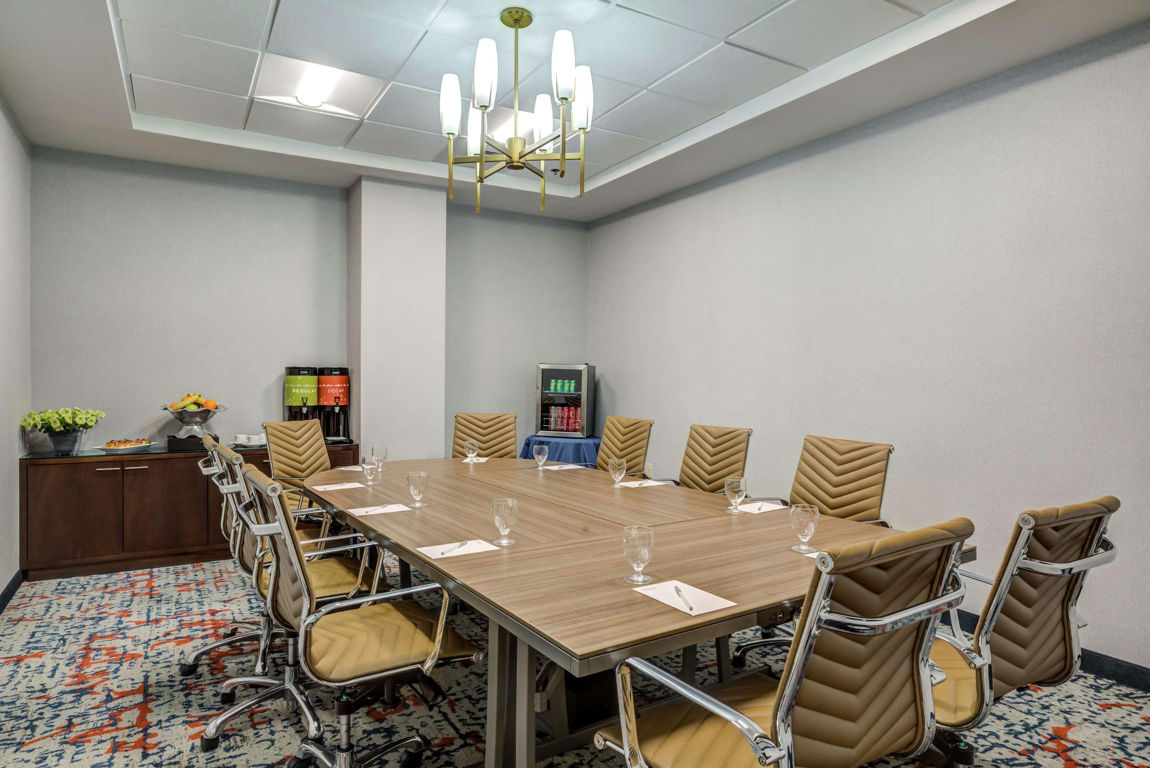 Hilton Garden Inn Boston Waltham Exterior photo