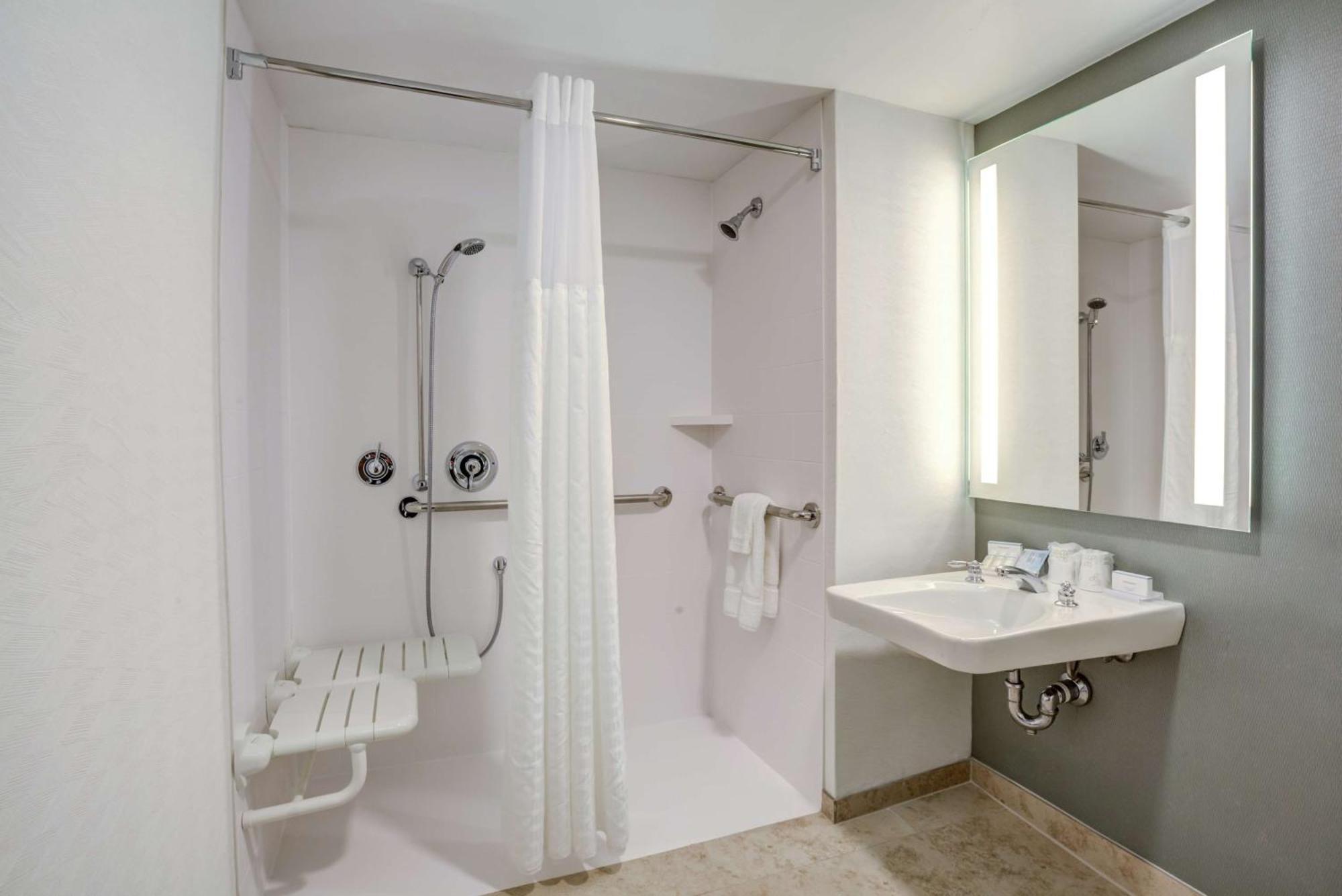 Hilton Garden Inn Boston Waltham Exterior photo