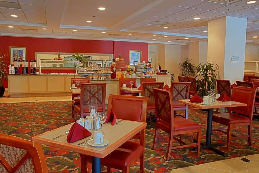 Hilton Garden Inn Boston Waltham Restaurant photo